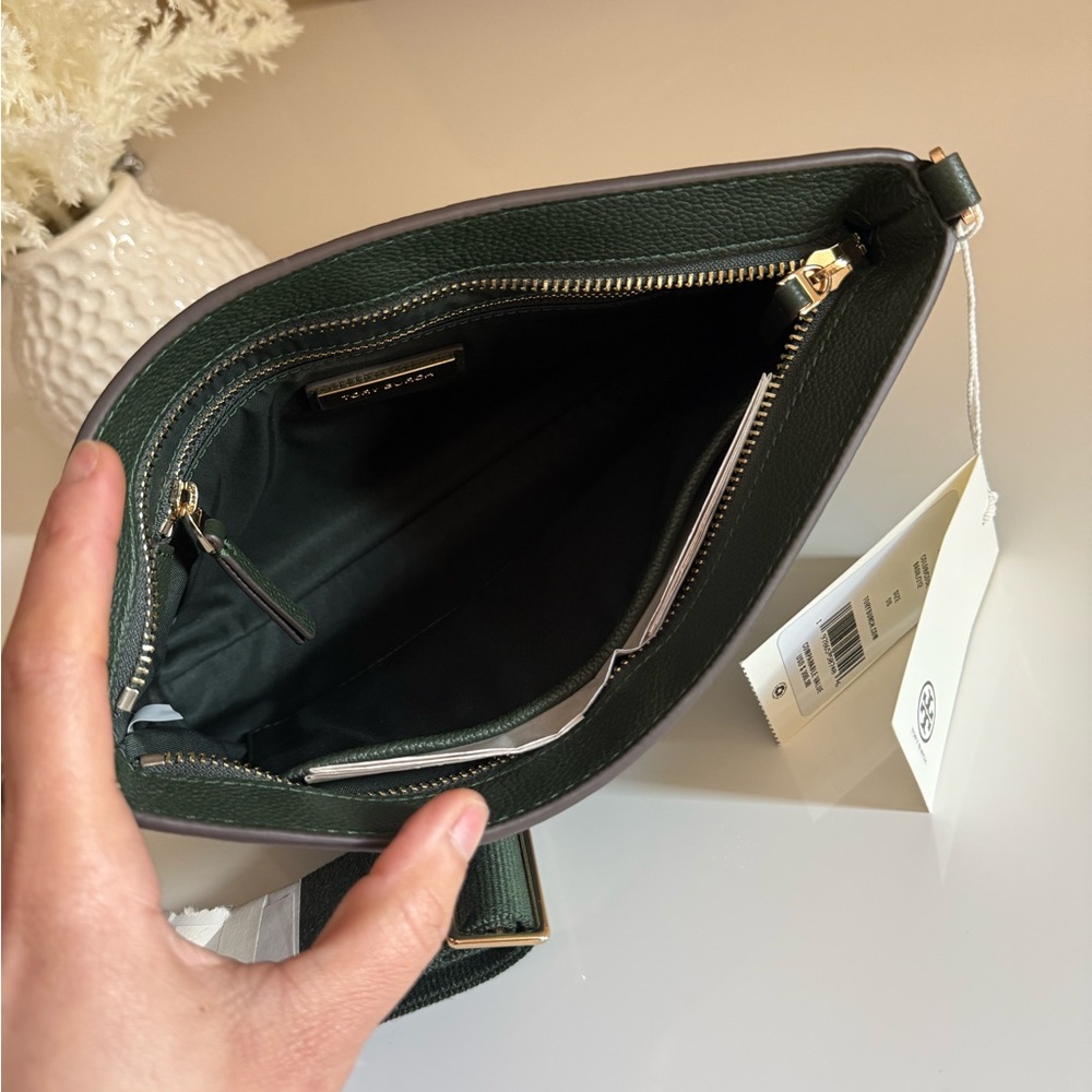 New, authentic Tory Burch blake swing crossbody bag in green - Picture 6 of 14
